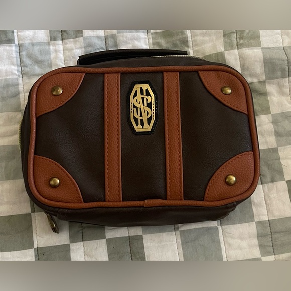 Warner Bros. Handbags - OFFICIALLY LICENSED “Fantastic Beasts and Where to Find Them” Pencil Case